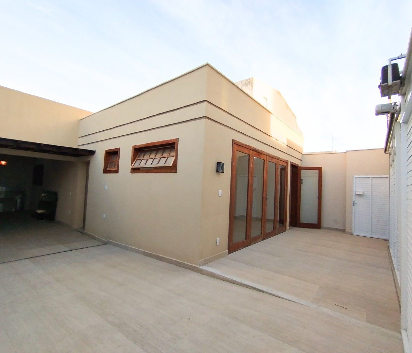 Casa Reformada com Ponto Comercial na Atalaia - Aracaju